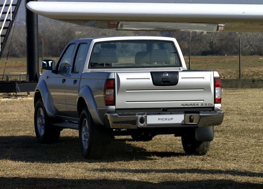  Nissan Navara Pickup Crew Cab 2001 года  (фото 6 из 11)